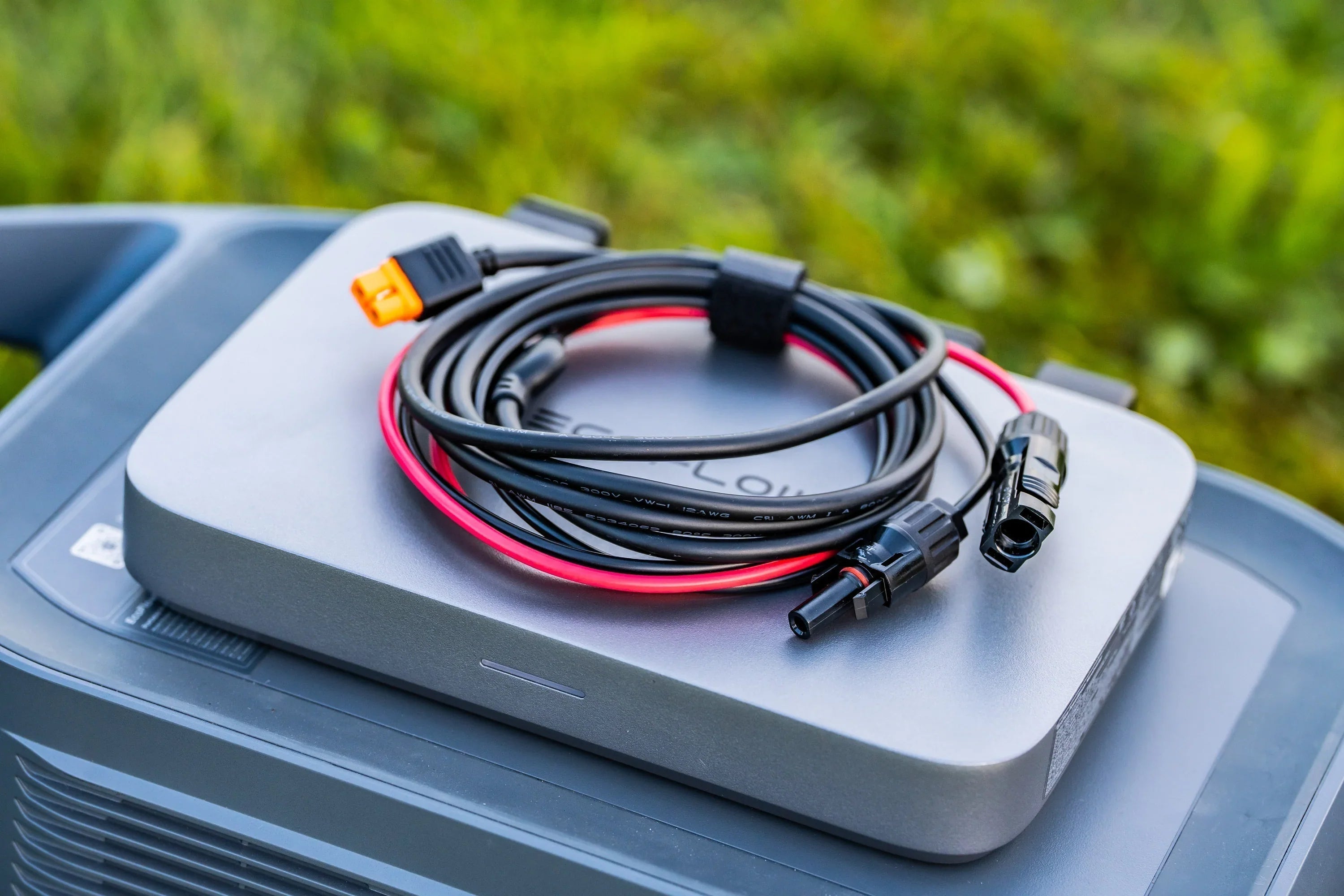 Delta Pro Balkonkraftwerk Set (Delta Pro + 1-6x Solarpanels + Wechselrichter + XT60 + BKW Pro Kabel + Solarkabel)