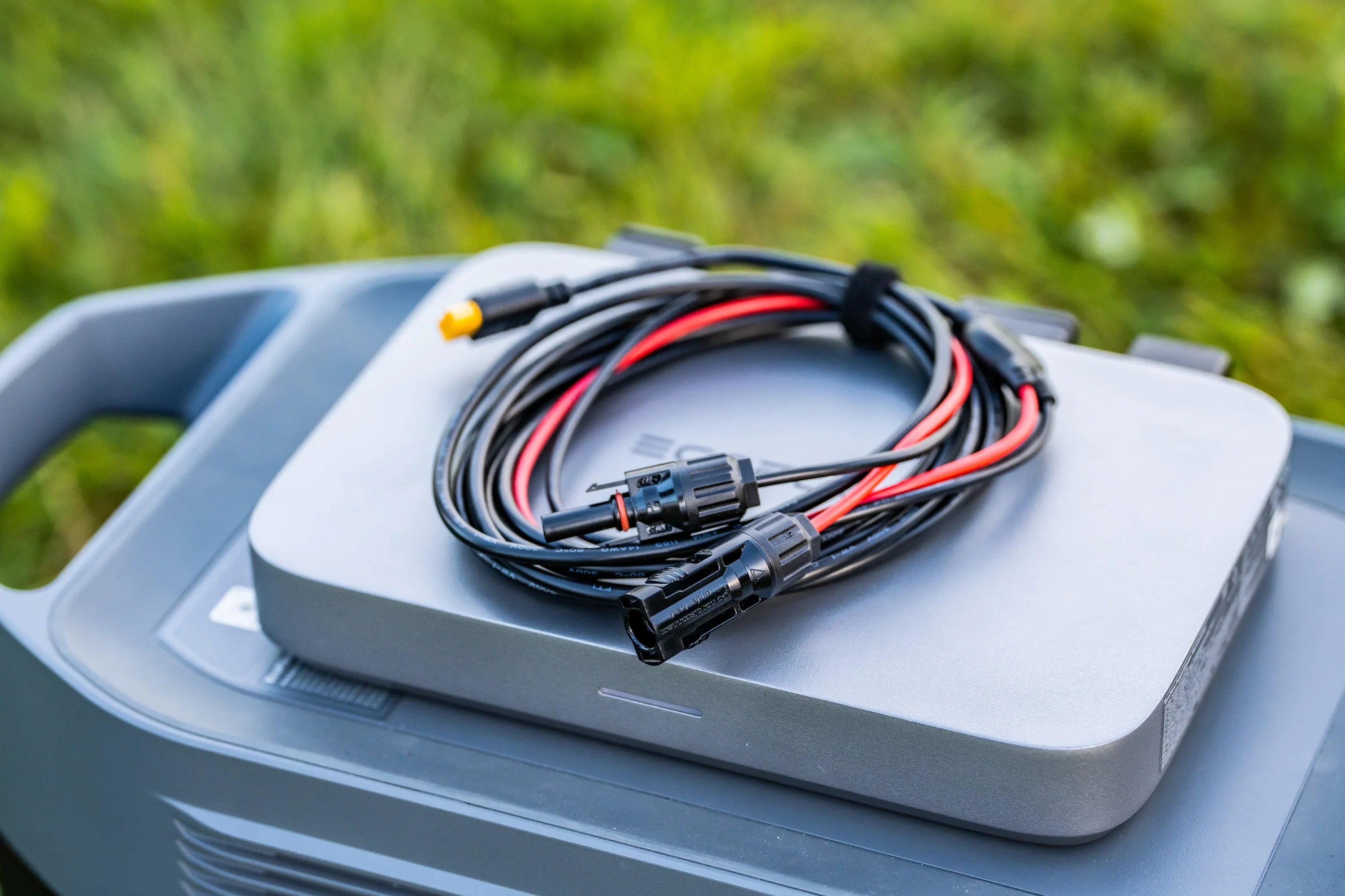 Delta Pro Balkonkraftwerk Set (Delta Pro + 1-6x Solarpanels + Wechselrichter + XT60 + BKW Pro Kabel + Solarkabel)