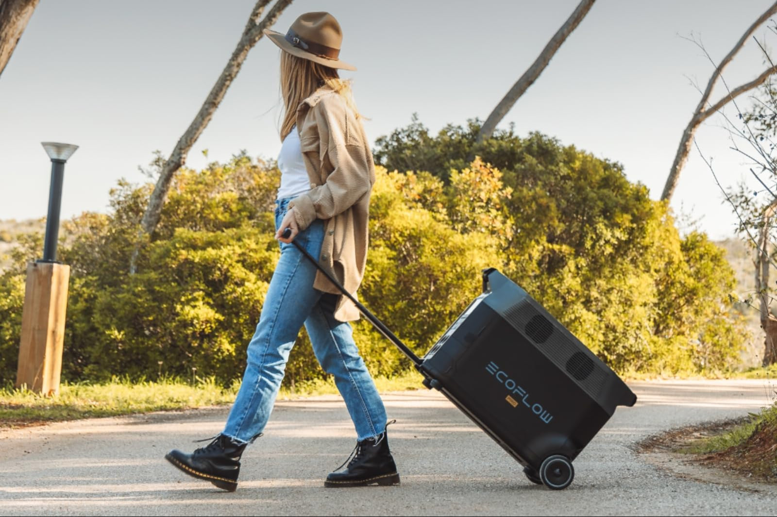 EF ECOFLOW DELTA Pro tragbare Powerstation 3600Wh, Solar Generator LiFePO4-Batterie mit 3600W AC Ausgängen, erweiterbare Stromversorgung bis zu 25kWh, Stromspeicher für Zuhause, Stromausfall, Reise